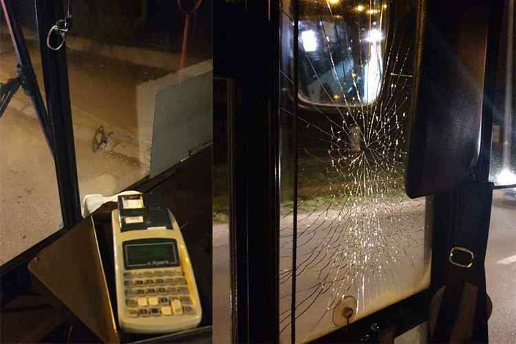 Banjalučani osumnjičeni da su napali vozača i razbili staklo na autobusu