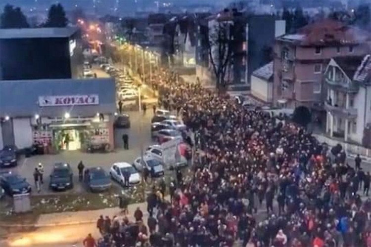 Crna Gora brani svetinje: Hiljade ljudi na ulicama Berana
