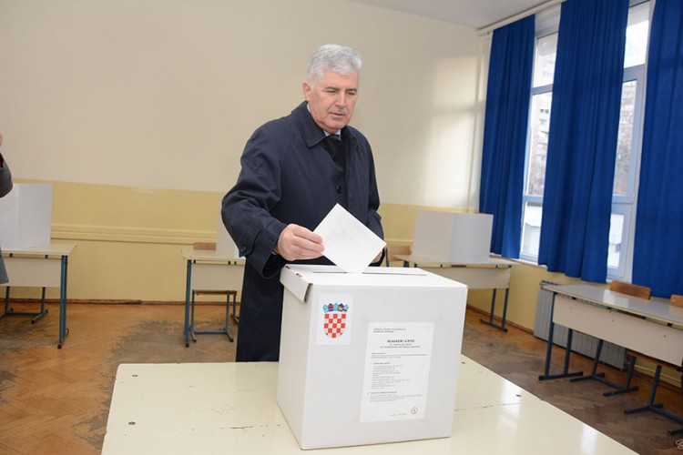 Čović glasao u Mostaru: Uradićemo sve da glasa svaki Hrvat u BiH