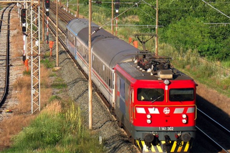 Užas u Hrvatskoj: Izgorio na krovu lokomotive