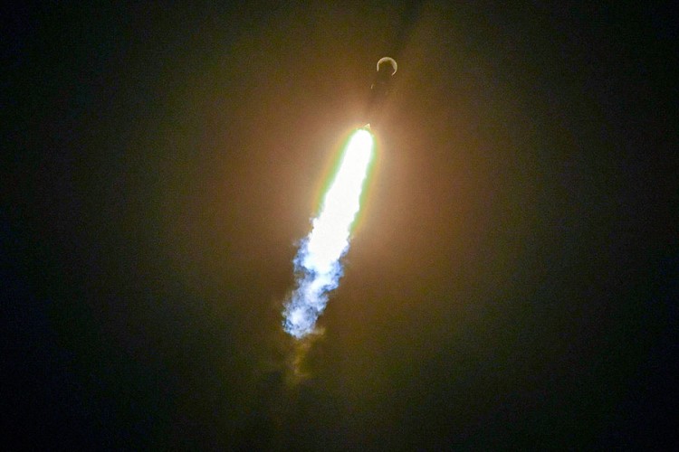 Kompanija "Space X" zatamnjuje satelite da ne smetaju astronomima
