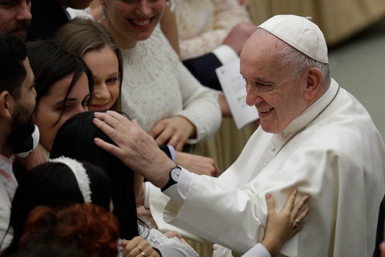 Papa postao oprezan zbog "divljih" časnih sestara