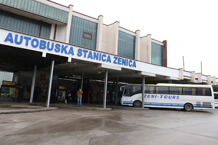 "Zenicatrans" uspostavila javni prevoz, radnici i dalje štrajkuju