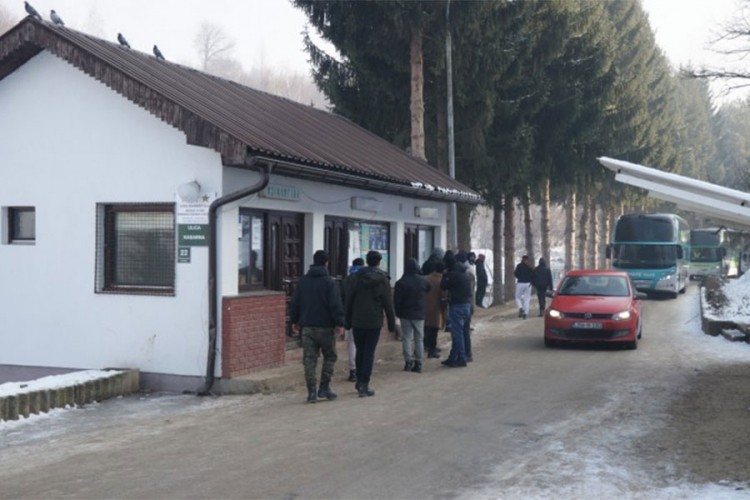 Grupa od 170 migranata prebačena iz Ušivka u Blažuj