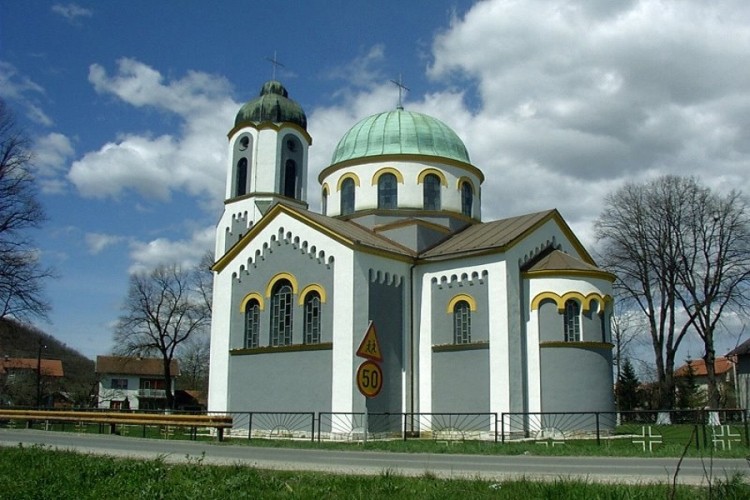 Obijena pravoslavna crkva u Blažuju