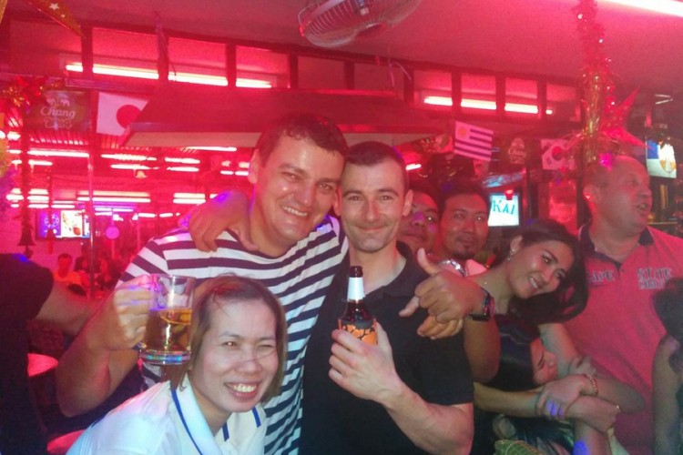 Rasprodao sve i na Tajlandu otvorio srpski bar: "Uvek imamo rakiju"