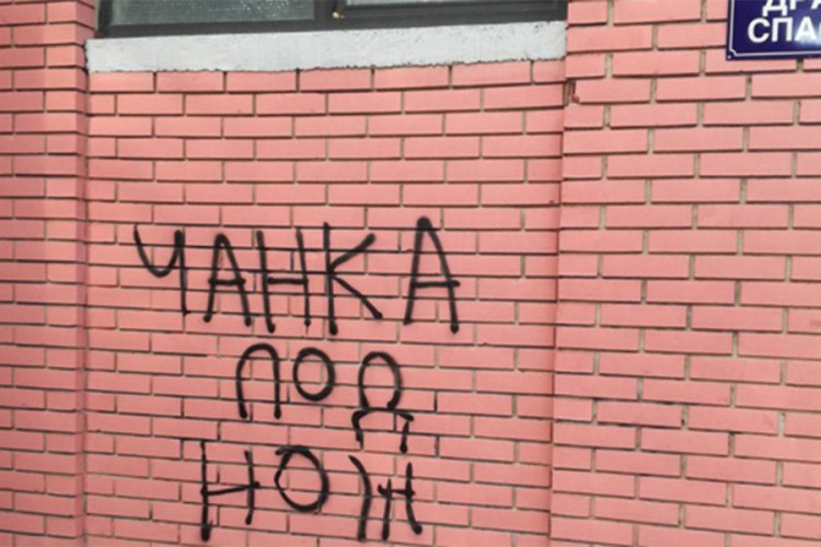 Prijeteće poruke lideru LSV: U Novom Sadu grafit "Čanka pod nož"