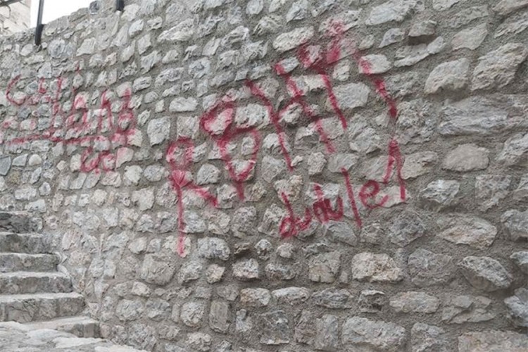 Tek obnovljeni bedem tvrđave Kastel na meti vandala