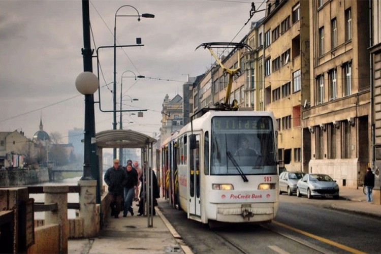 Besplatan tramvajski i trolejbuski prevoz u periodu Uzbune u Sarajevu
