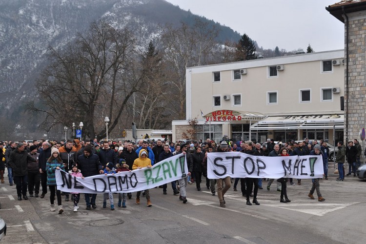 Građani Višegrada na protestu protiv izgradnje mini-hidroelektrana
