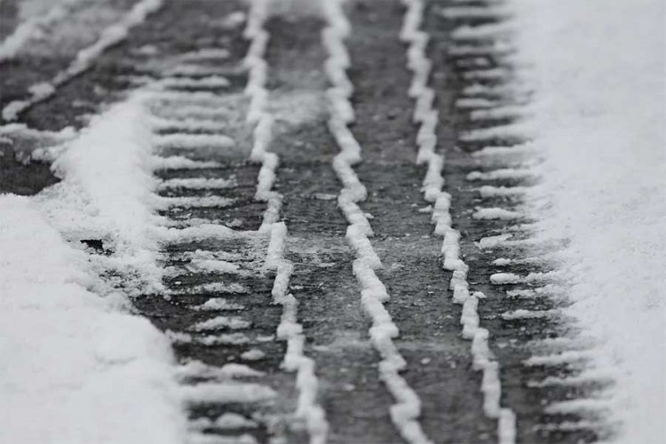 AMS RS: Vozači oprez zbog poledice, snijeg u toku noći