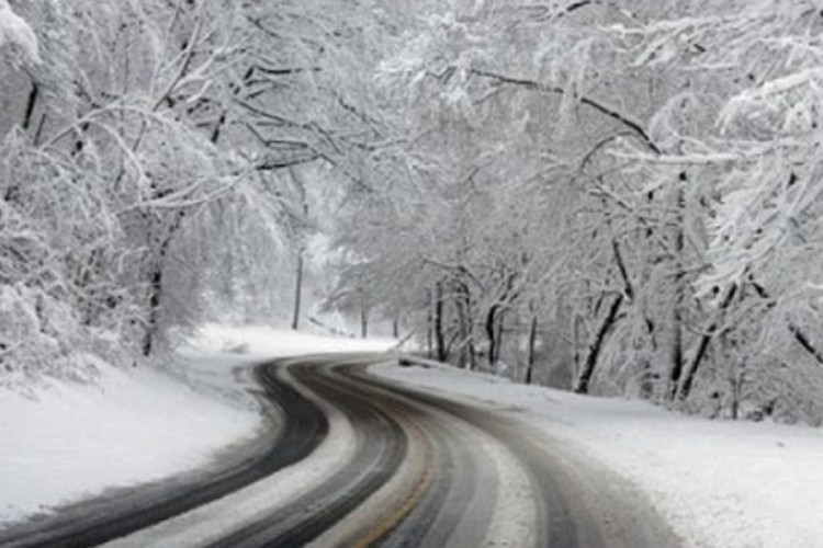 Vozači, oprez: Ugažen snijeg na putevima
