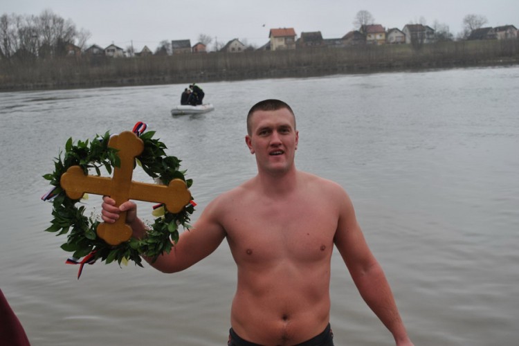 Treća sreća gradiškog policajca u plivanju za Časni krst