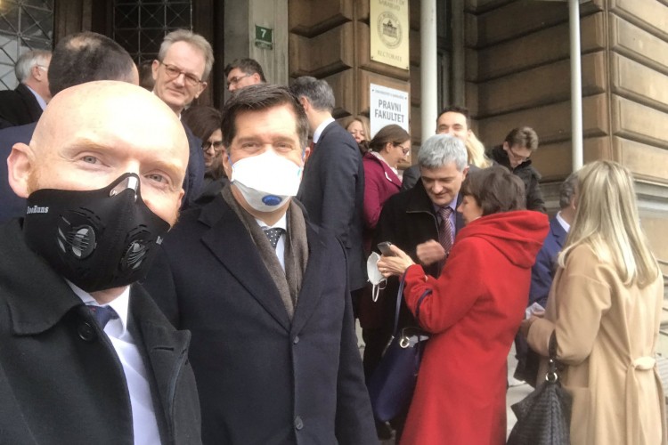 Međunarodni zvaničnici sa maskama na sastanku u Sarajevu