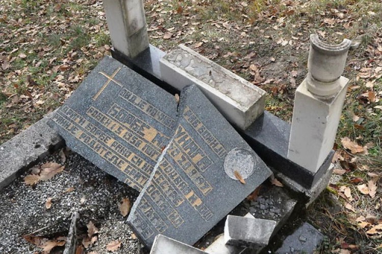 Napadi na srpske crkve i groblja u Federaciji BiH
