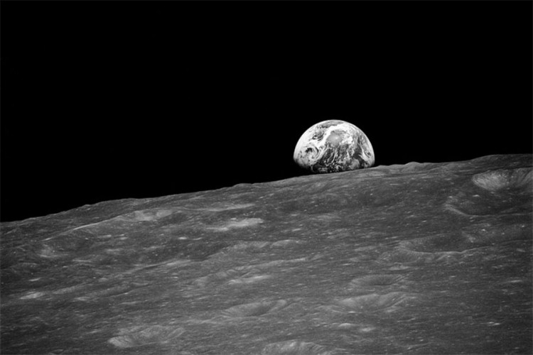 ESA testira prototip fabrike koja Mjesečevu prašinu pretvara u kiseonik