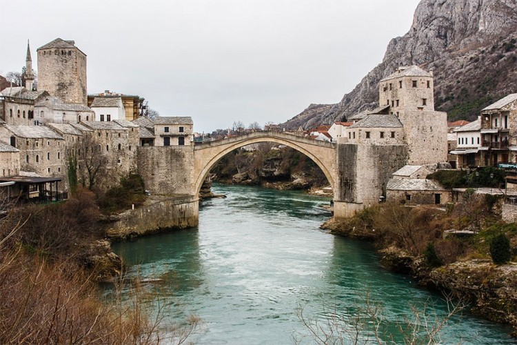 Kulturna društva obnavljaju porušene mostove u Mostaru
