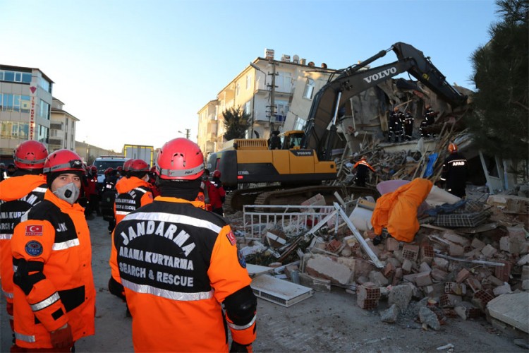 U zemljotresu u Turskoj poginulo 20, povrijeđeno više od 1.000 ljudi