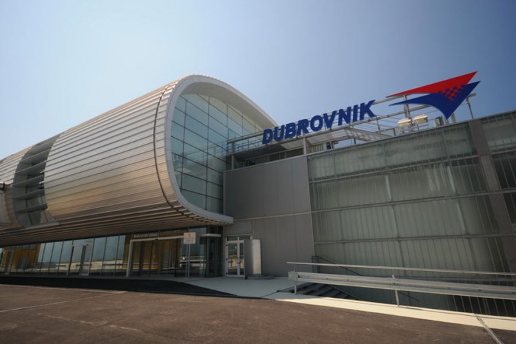 Avion prinudno sleteo u Dubrovnik, putnik umro od infarkta