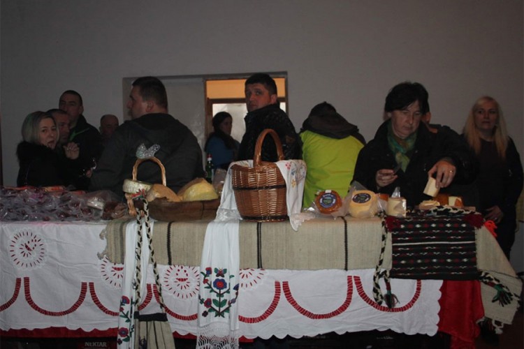 Festival kobasice kod Bosanskog Petrovca privukao brojne posjetioce