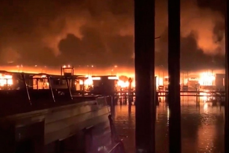 Zapalile se brodice: Poginulo osmoro ljudi u požaru u Alabami