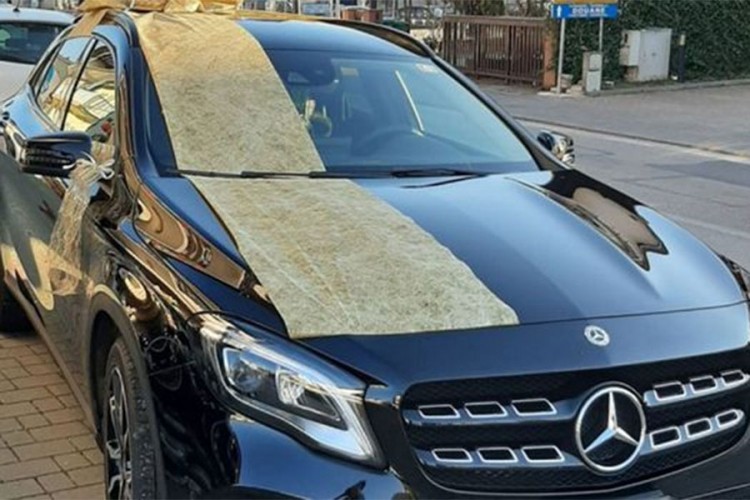 Hercegovac ženi poklonio skupocijeni Mercedes
