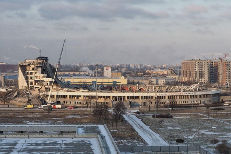 Srušio se krov stadiona u Rusiji, radnik pod ruševinama