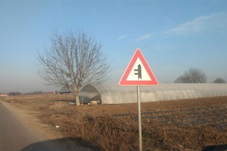 Šta znači ovaj saobraćajni znak?
