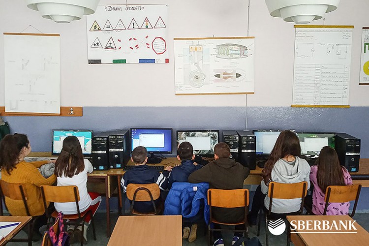 Sberbank donirao pet računara školi "Miroslav Antić" iz Bistrice
