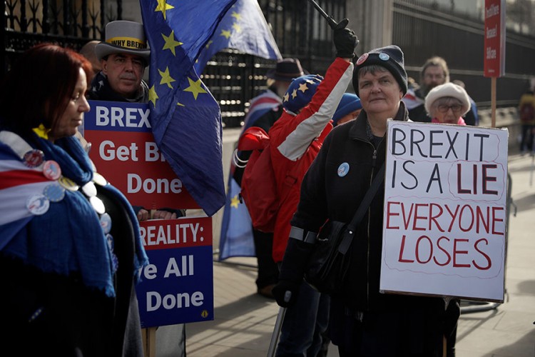Oko 500.000 građana EU mora da riješi papire da bi ostali u Britaniji