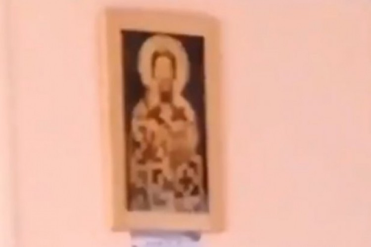 Ništa im nije sveto: Učenici gađali ikonu Svetog Save