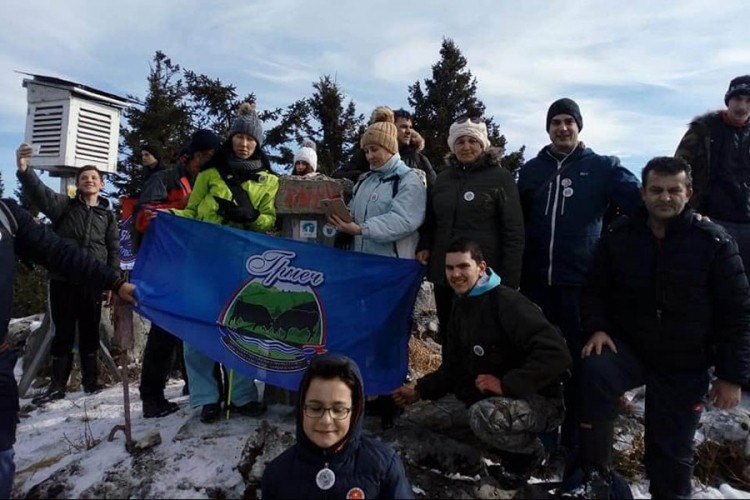 Održan deveti grmečki marš: Oko 800 učesnika osvojilo Crni vrh