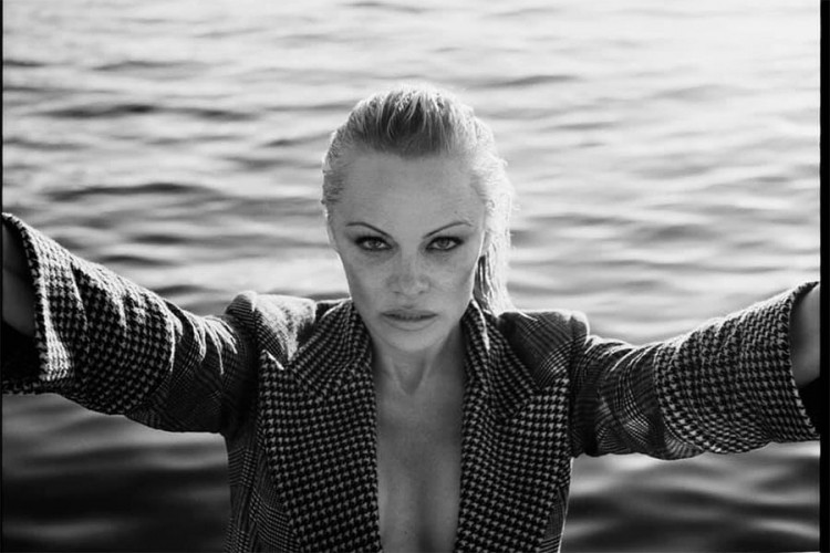 Otkriveno zašto se Pamela Anderson "ekspresno" razvela