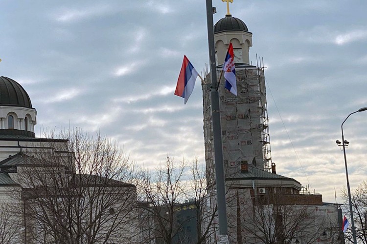 Zastave Srpske i Srbije u Beogradu povodom Sretenja