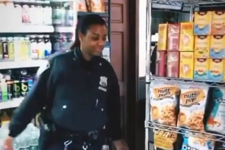 Policajka iz Njujorka imitirala Jalu Brata