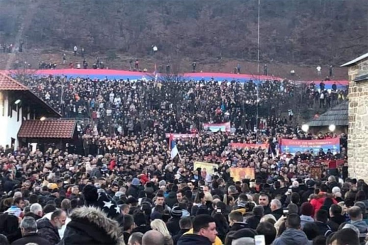 Molebani i litije širom Crne Gore: "Ne damo svetinje, branimo SPC"