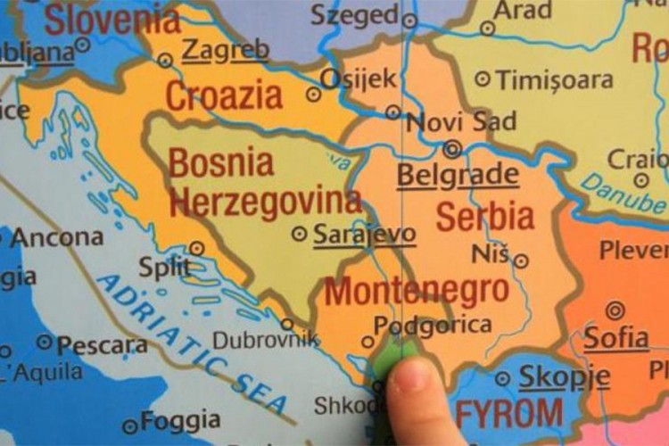 Jutarnji list: Dodik izaziva krizu u BiH, Vučić vraća region u devedesete