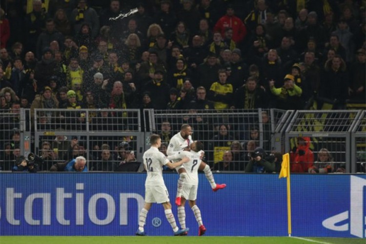 Polugoli Nejmar i Kavani na žurci poslije poraza od Dortmunda
