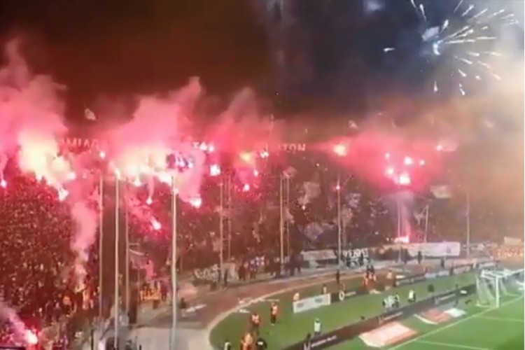 "Ludnica" u Grčkoj - navijači se penjali na stadion