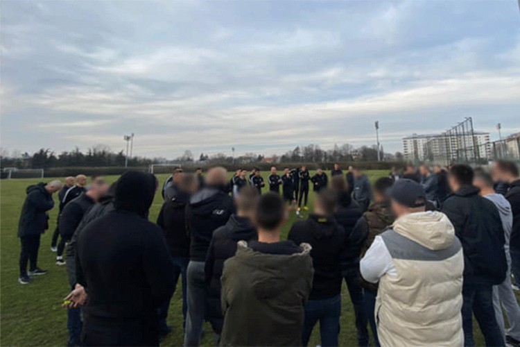 Navijači na treningu Partizana: Hoćemo da ginu, ne da igraju kao babe