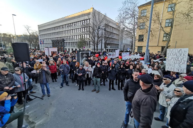 Stotine demonstranata u Ljubljani protiv buduće Janšine vlade