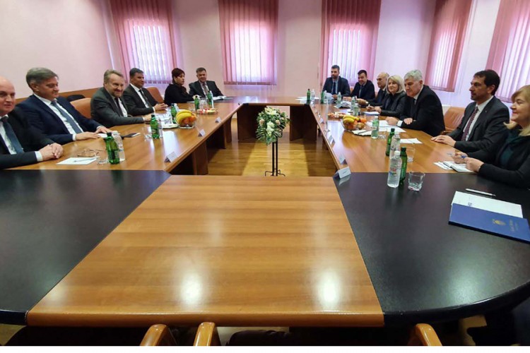 U Mostaru počeo sastanak HDZ-a i SDA