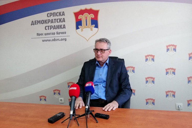 Bosić: Ko ne poštuje odluke Predsjedništva, sam se isključio iz stranke