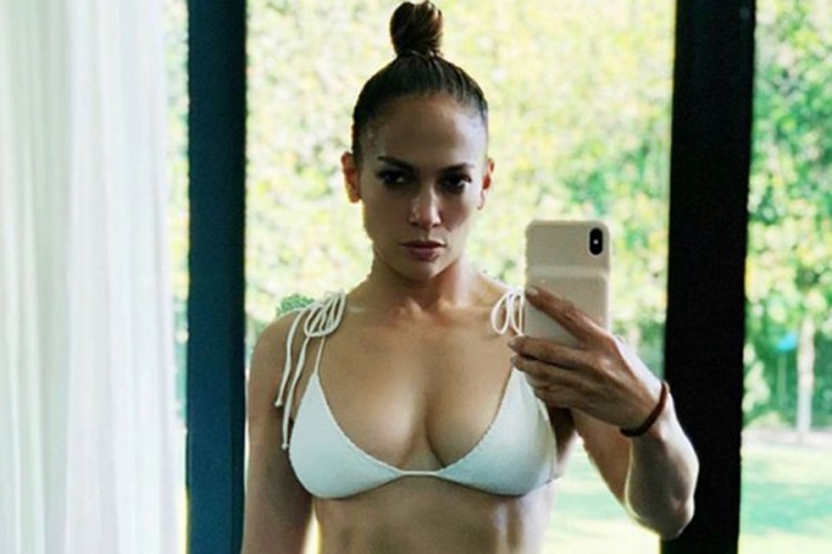 Džej Lo ponovo ispozirala za Instagram i pokazala savršeno tijelo