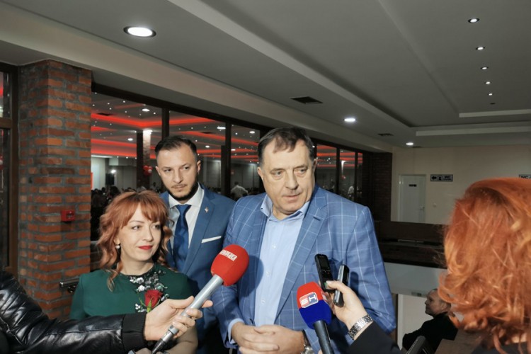 Dodik: Šarović i SDS me ne interesuju, čekam odluku Mićića