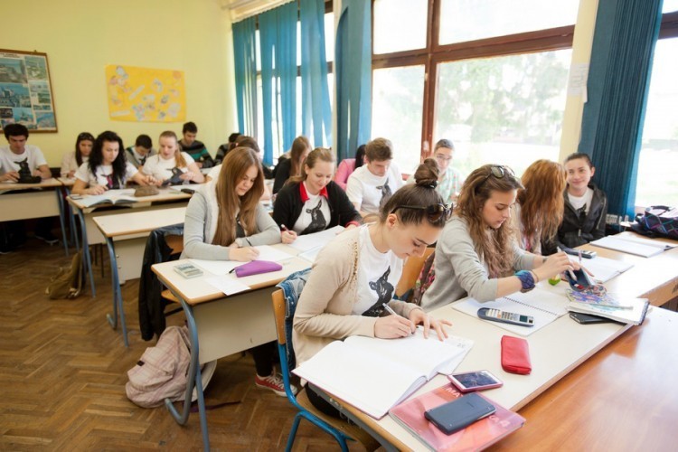 Hrvatskim školama naloženo da obustave putovanja van zemlje