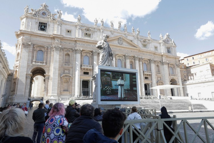 Papa održao molitvu preko video-linka