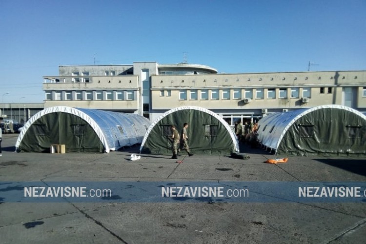 Završeni prvi šatori na graničnom prelazu Gradiška