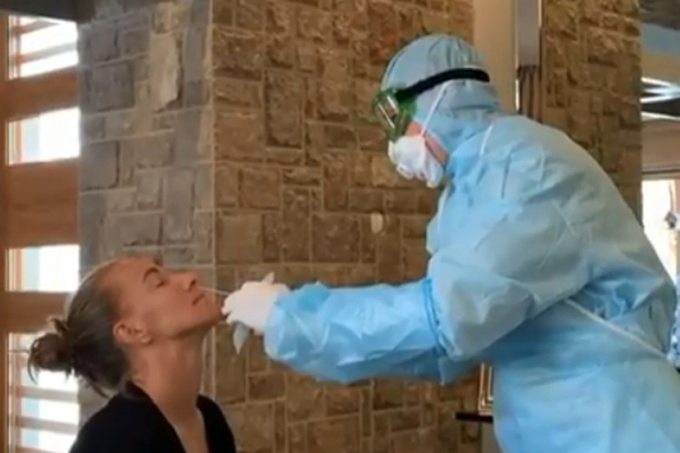 Objavila snimak: Kuznjecova pokazala kako izgleda testiranje na virus korona