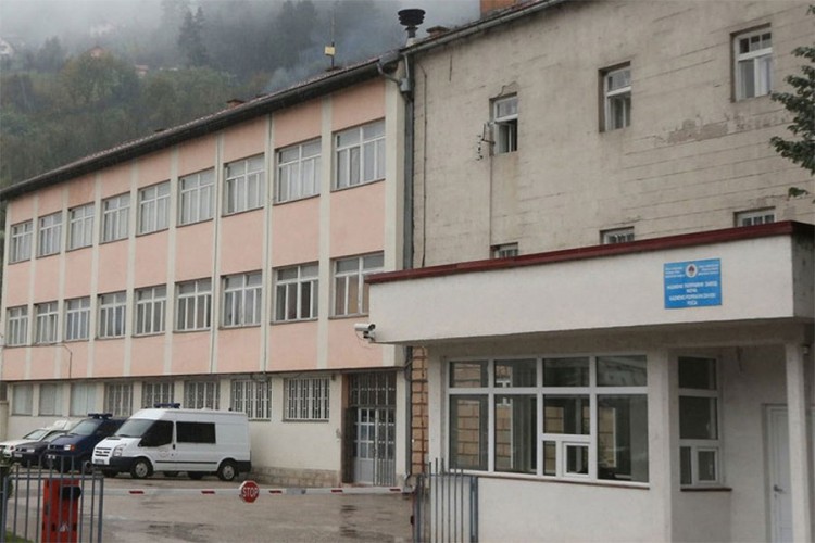 Osuđenici KPZ Foča počeli da šiju zaštitne maske